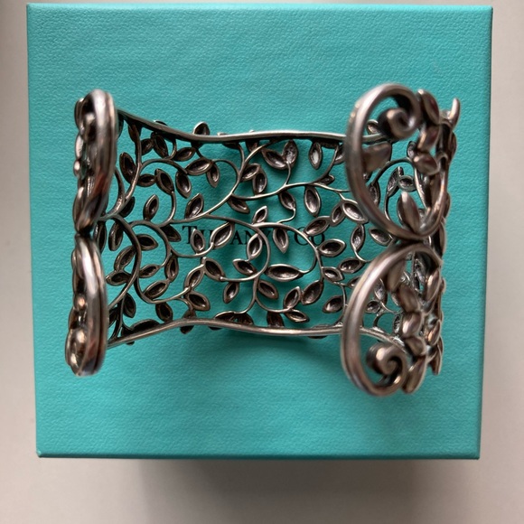 Paloma Picasso Olive Leaf cuff in sterling silver - Picture 4 of 7